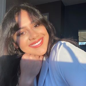 Meet your Posher, Cassandra